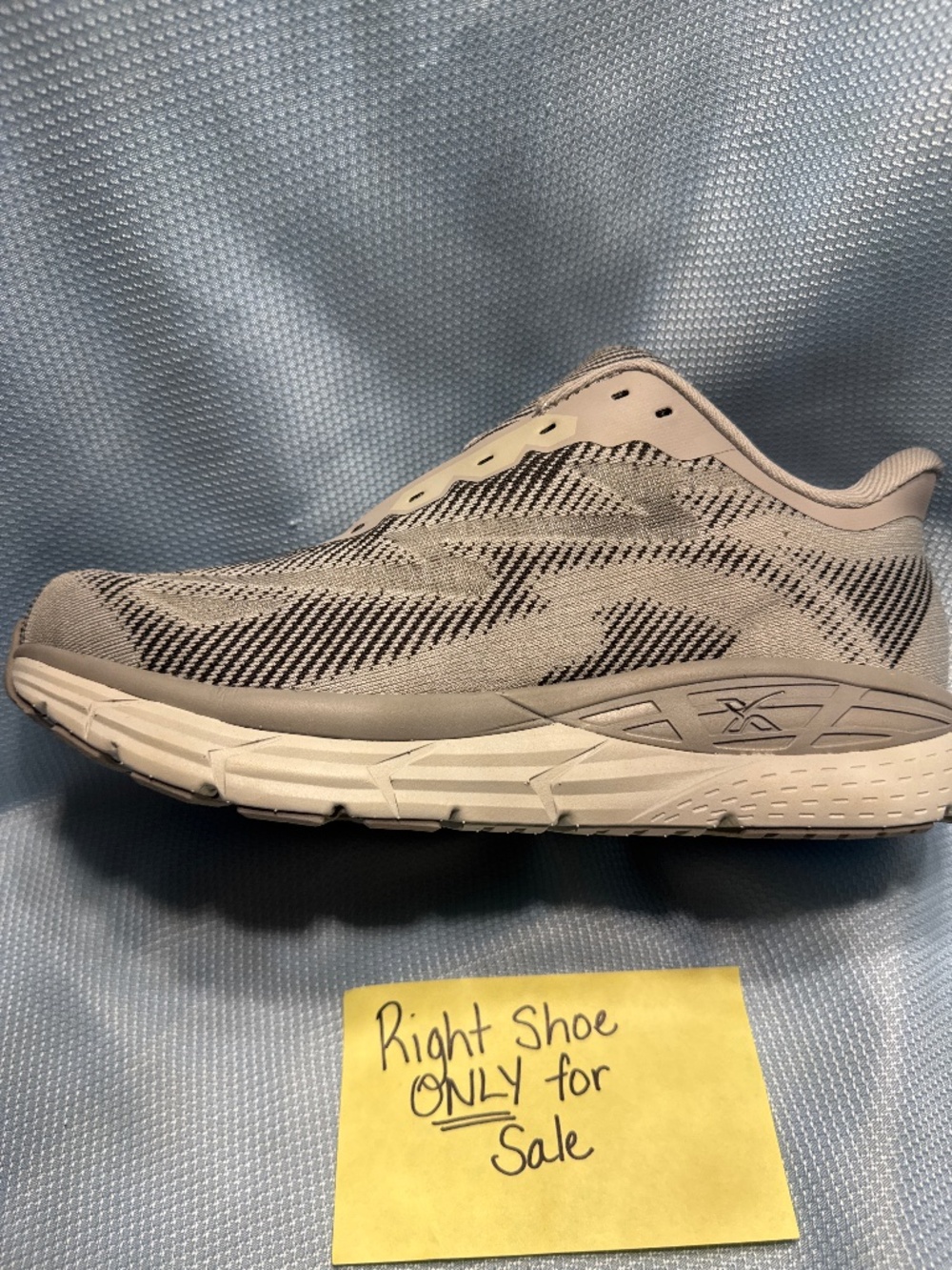 THIS IS FOR THE RIGHT SHOE ONLY! Women’s size 9 Xelero X-GPS Women’s athletic sh
